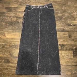 Hard tail back pocket skirt